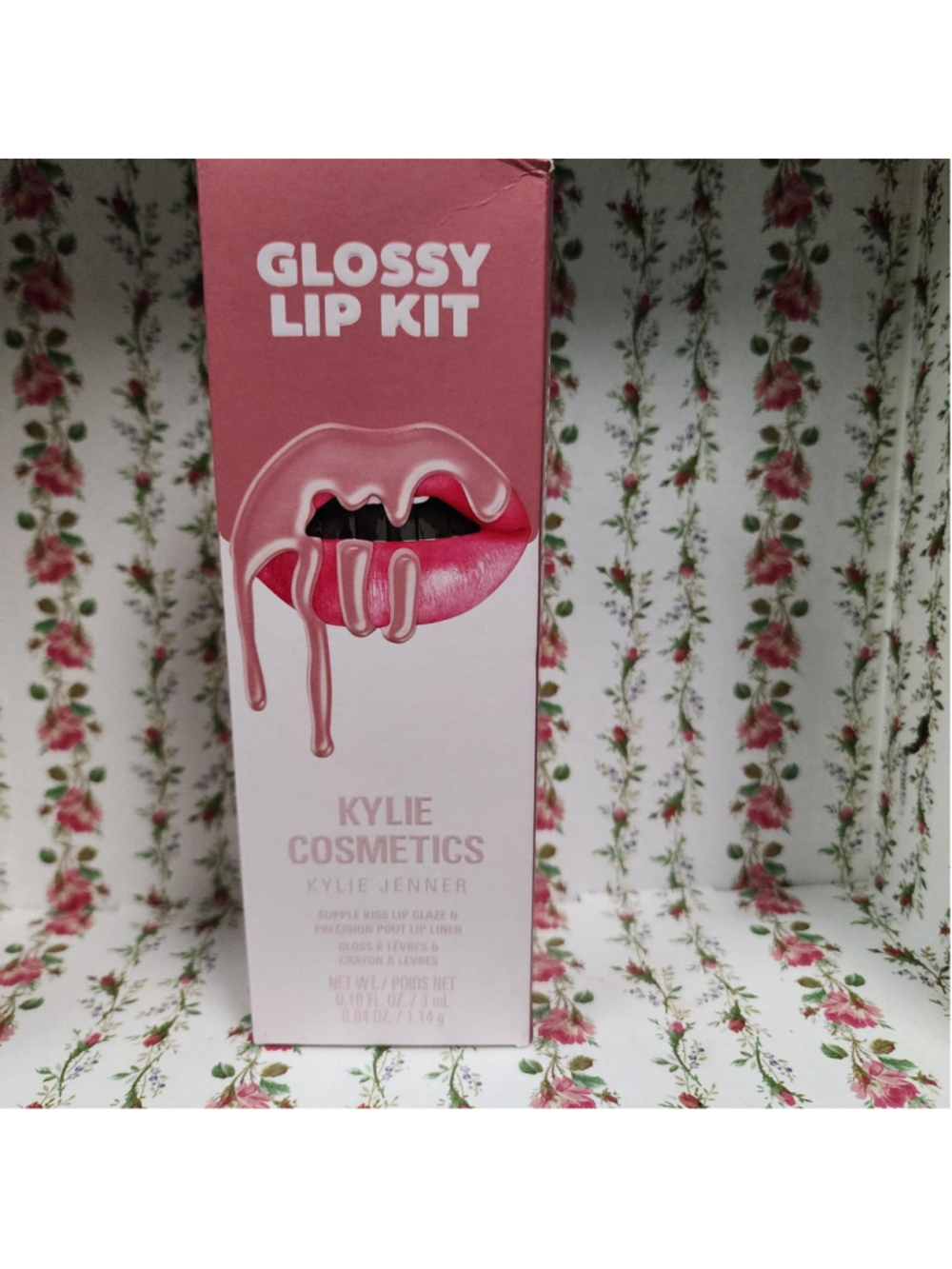 Kylie Cosmetics Glossy Lip Kit in pink & red #lipstick #kylie